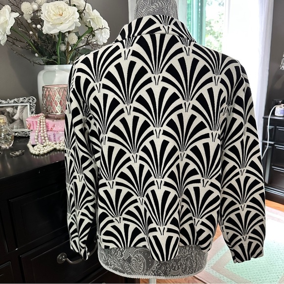 Chico’s Black White Geometric Button Knit Jacket Sz 1 (M/L) Statement Print - Picture 6 of 12